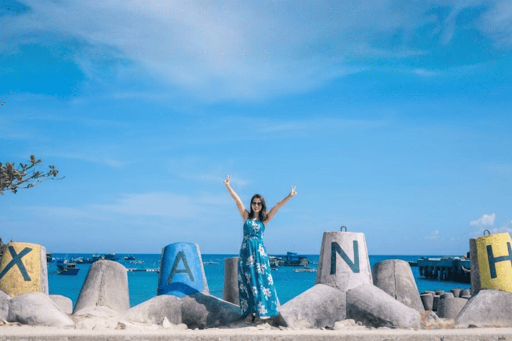 Những cột đ&aacute; ở cầu cảng trở th&agrave;nh ph&ocirc;ng nền ho&agrave;n hảo cho bức ảnh của bạn